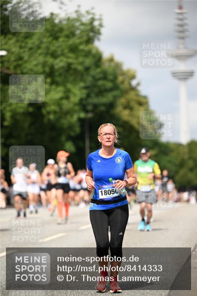 29.06.2025 - hella hamburg halbmarathon Dr. Thomas Lammeyer http://msf.ph/oto/8414333 29.06.2025 10:44:37 Kennedybrücke 1058, 1291, 1586, 1899, 2019, 2109, 2254, 2515, 2572, 2888, 3237, 3607, 3808, 4271, 5229, 5263, 5654, 5701, 5702, 5876, 5877, 5901, 5975, 6363, 6673, 6866, 6876, 6920, 7174, 7455, 7456, 7675, 7850, 7984, 8107, 8391, 8815, 8984, 9187, 9468, 9495, 9977, 10806, 10833, 11244 meine-sportfotos.de