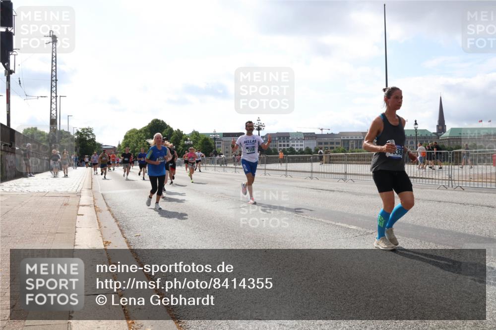 29.06.2025 - hella hamburg halbmarathon Lena Gebhardt http://msf.ph/oto/8414355 29.06.2025 10:04:56 Lombardsbrücke 8049, 1559, 38, 1126, 1213, 1316, 1347, 1377, 1559, 2011, 2424, 2463, 2628, 2698, 2852, 3071, 3413, 3994, 4146, 4293, 4394, 4538, 4951, 5869, 6311, 6907, 6908, 7302, 7826, 8049, 8089, 8999, 9007, 9019, 10100, 10709, 10834, 11088, 11551, 11595, 12125, 12924, 13242, 13327, 13533, 13625, 13717, 14203, 15532, 16128, 16134, 16145, 16357, 16579, 16995, 17112, 17113, 17434, 17707, 17814, 17818, 18189 meine-sportfotos.de