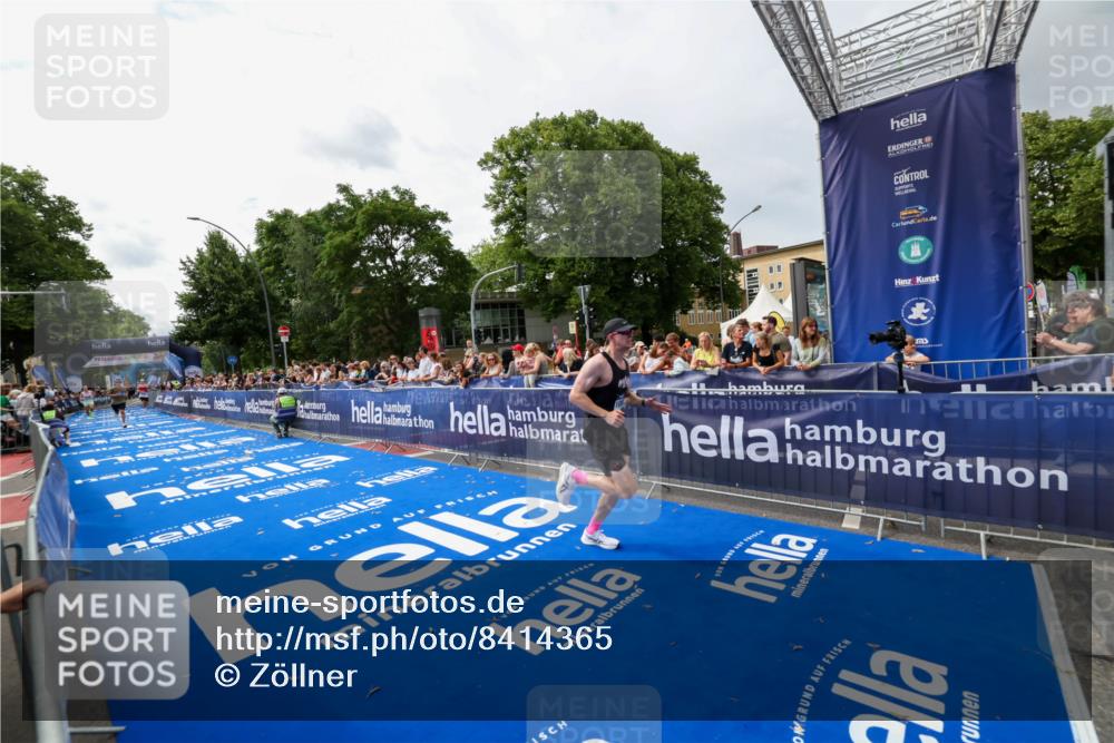 29.06.2025 - hella hamburg halbmarathon Zöllner http://msf.ph/oto/8414365 29.06.2025 10:25:05 Ziel 2483, 10867, 11078, 15483 meine-sportfotos.de