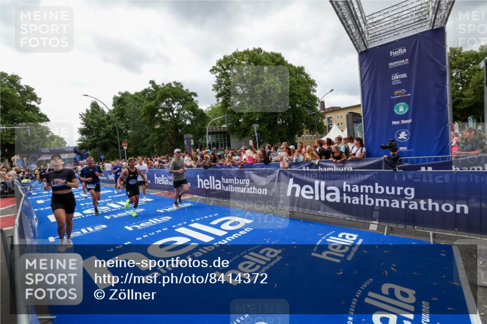 29.06.2025 - hella hamburg halbmarathon Zöllner http://msf.ph/oto/8414372 29.06.2025 10:48:21 Ziel 1537, 5129, 7367, 7599, 8916, 9770, 11211, 11467, 14797, 15629, 15735, 17745, 17982, 18963, 19127 meine-sportfotos.de
