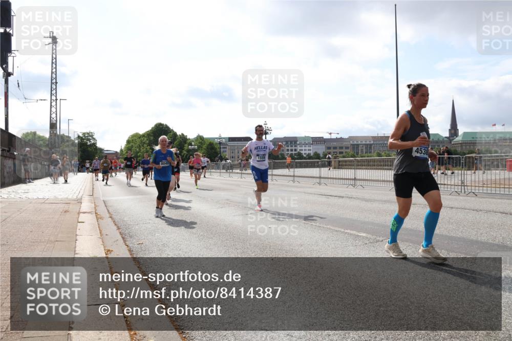 29.06.2025 - hella hamburg halbmarathon Lena Gebhardt http://msf.ph/oto/8414387 29.06.2025 10:04:56 Lombardsbrücke 8049, 1559, 4538, 1126, 1213, 1316, 1347, 1377, 1559, 2011, 2424, 2463, 2628, 2698, 2852, 3071, 3413, 3994, 4146, 4293, 4394, 4538, 4951, 5869, 6311, 6907, 6908, 7302, 7826, 8049, 8089, 8999, 9007, 9019, 10100, 10709, 10834, 11088, 11551, 11595, 12125, 12924, 13242, 13327, 13533, 13625, 13717, 14203, 15532, 16128, 16134, 16145, 16357, 16579, 16995, 17112, 17113, 17434, 17707, 17814, 17818, 18189 meine-sportfotos.de