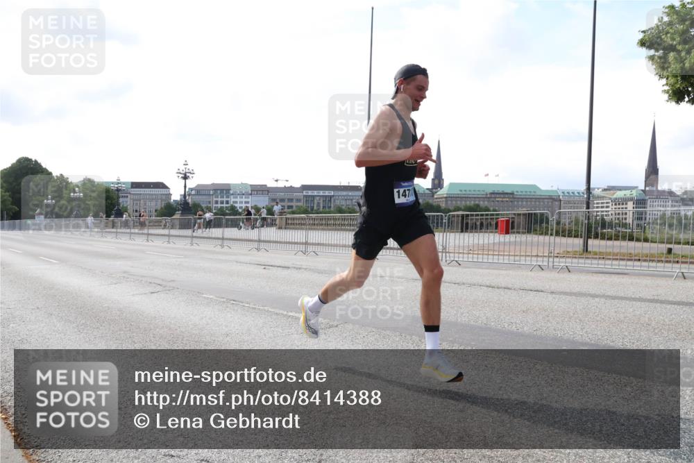 29.06.2025 - hella hamburg halbmarathon Lena Gebhardt http://msf.ph/oto/8414388 29.06.2025 09:39:58 Lombardsbrücke 147, 35, 51, 52, 53, 2144, 2659, 3720, 6380, 6699, 9255, 11342, 11678, 13016, 14717, 14932, 14933, 15166, 16120, 16548, 17402, 18848, 19108 meine-sportfotos.de
