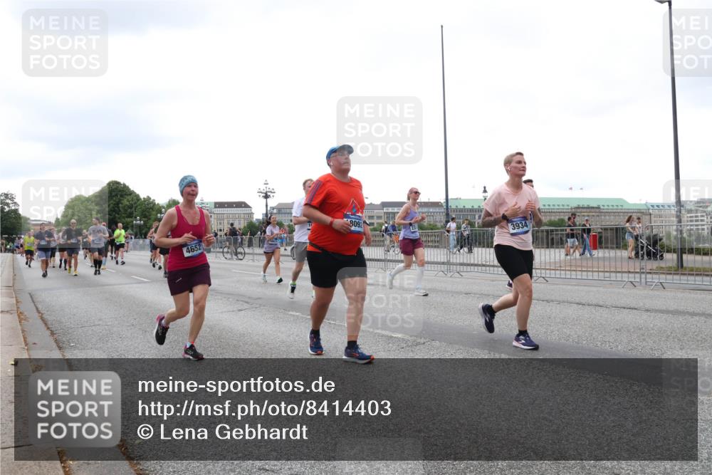 29.06.2025 - hella hamburg halbmarathon Lena Gebhardt http://msf.ph/oto/8414403 29.06.2025 10:51:24 Lombardsbrücke 4652, 8092, 3934, 1203, 1208, 1404, 1478, 1617, 1997, 2202, 2308, 2358, 2380, 2484, 2485, 2593, 2736, 2778, 2859, 3240, 3934, 4156, 4652, 4713, 4748, 4808, 4878, 4920, 5286, 5289, 5291, 5357, 5394, 5530, 5716, 5717, 6007, 6091, 6885, 6945, 6954, 6961, 7012, 7769, 7770, 7771, 7825, 7841, 7871, 7992, 8040, 8125, 8399, 8410, 8672, 9166, 9167, 9340, 9462, 9582, 9583, 9763, 10496, 10552, 11034, 11052, 11252, 11268, 11575, 11875 meine-sportfotos.de