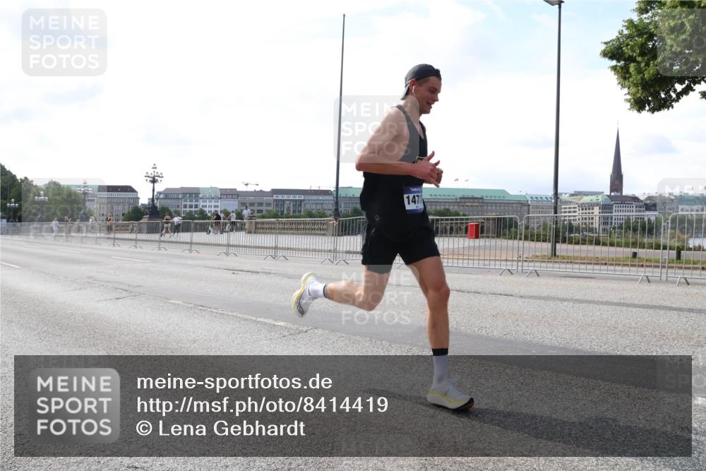 29.06.2025 - hella hamburg halbmarathon Lena Gebhardt http://msf.ph/oto/8414419 29.06.2025 09:39:58 Lombardsbrücke 14711, 35, 51, 52, 53, 2144, 2659, 3720, 6380, 6699, 9255, 11342, 11678, 13016, 14717, 14932, 14933, 15166, 16120, 16548, 17402, 18848, 19108 meine-sportfotos.de