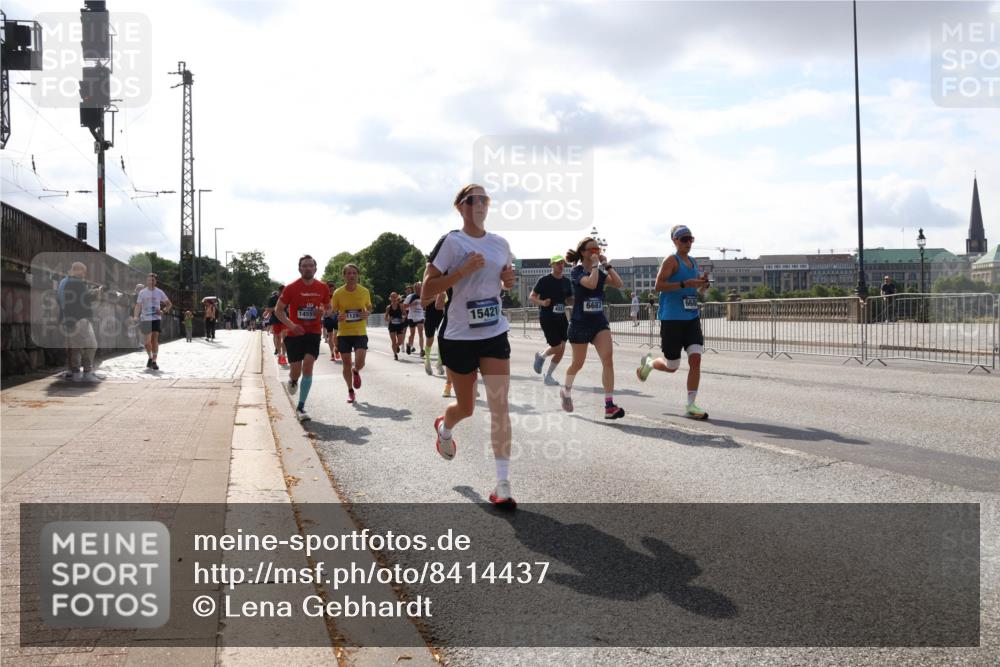 29.06.2025 - hella hamburg halbmarathon Lena Gebhardt http://msf.ph/oto/8414437 29.06.2025 09:50:44 Lombardsbrücke 1455, 15421, 6687, 1209, 1358, 1441, 1677, 1688, 1697, 1700, 1882, 2546, 2568, 2675, 2719, 2826, 3056, 3626, 3947, 4205, 4229, 4380, 4398, 4823, 4893, 5026, 5087, 5436, 5472, 5506, 5508, 5745, 5752, 5791, 5803, 5916, 6080, 6429, 6458, 6529, 6639, 6649, 6686, 6687, 7026, 7110, 7635, 8091, 8450, 8574, 8958, 9017, 9116, 9365, 9380, 10064, 10218, 10783, 10922, 11281, 11284, 11305, 11379, 12292, 13725 meine-sportfotos.de