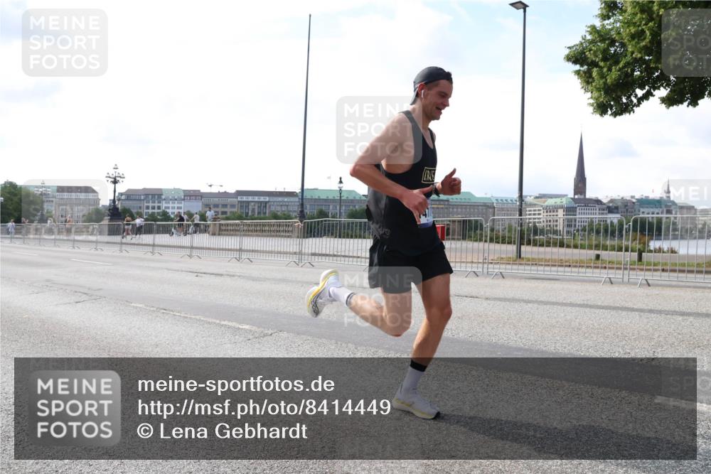 29.06.2025 - hella hamburg halbmarathon Lena Gebhardt http://msf.ph/oto/8414449 29.06.2025 09:39:58 Lombardsbrücke 35, 51, 52, 53, 2144, 2659, 3720, 6380, 6699, 9255, 11342, 11678, 13016, 14717, 14932, 14933, 15166, 16120, 16548, 17402, 18848, 19108 meine-sportfotos.de