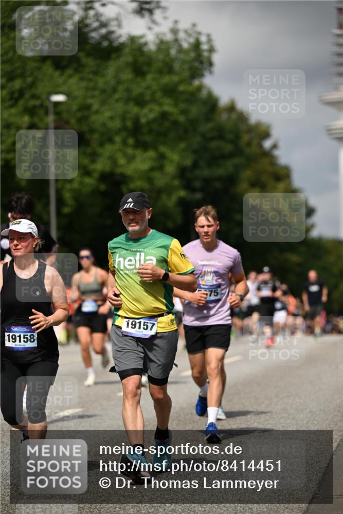 29.06.2025 - hella hamburg halbmarathon Dr. Thomas Lammeyer http://msf.ph/oto/8414451 29.06.2025 10:44:42 Kennedybrücke 1037, 1058, 1291, 1586, 1899, 2109, 2254, 2515, 2572, 2888, 3607, 3810, 4271, 5263, 5351, 5654, 5701, 5702, 5901, 5975, 6229, 6363, 6673, 6866, 6876, 6920, 7174, 8107, 8391, 8739, 8815, 8984, 9187, 9195, 9468, 9495, 9977, 10474, 10806, 10833, 11244 meine-sportfotos.de