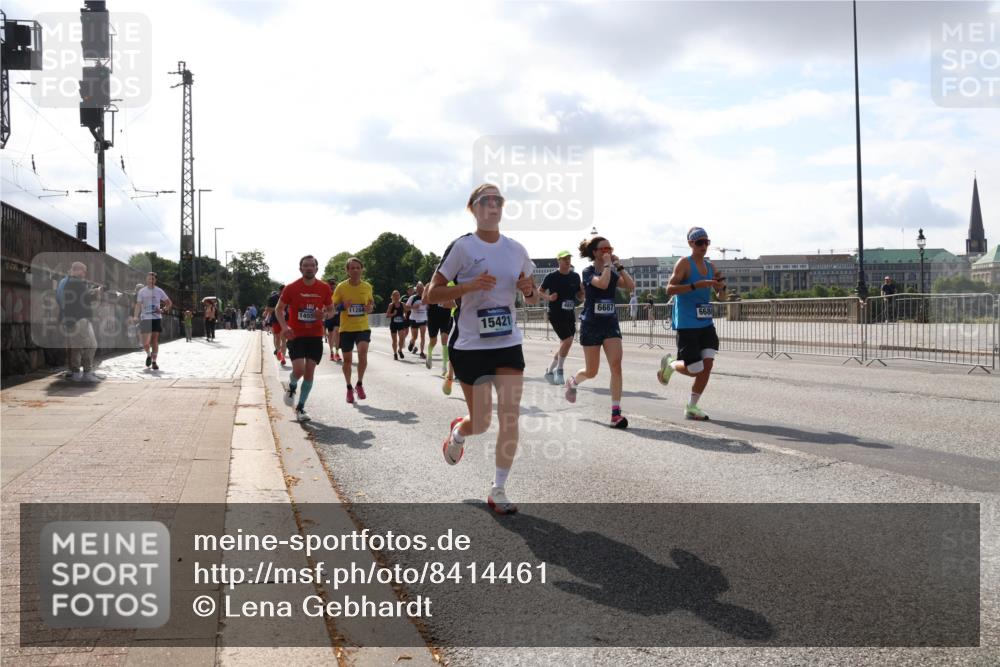 29.06.2025 - hella hamburg halbmarathon Lena Gebhardt http://msf.ph/oto/8414461 29.06.2025 09:50:44 Lombardsbrücke 1455, 11284, 15421, 6687, 668, 1209, 1358, 1441, 1677, 1688, 1697, 1700, 1882, 2546, 2568, 2675, 2719, 2826, 3056, 3626, 3947, 4205, 4229, 4380, 4398, 4823, 4893, 5026, 5087, 5436, 5472, 5506, 5508, 5745, 5752, 5791, 5803, 5916, 6080, 6429, 6458, 6529, 6639, 6649, 6686, 6687, 7026, 7110, 7635, 8091, 8450, 8574, 8958, 9017, 9116, 9365, 9380, 10064, 10218, 10783, 10922, 11281, 11284, 11305, 11379, 12292, 13725 meine-sportfotos.de