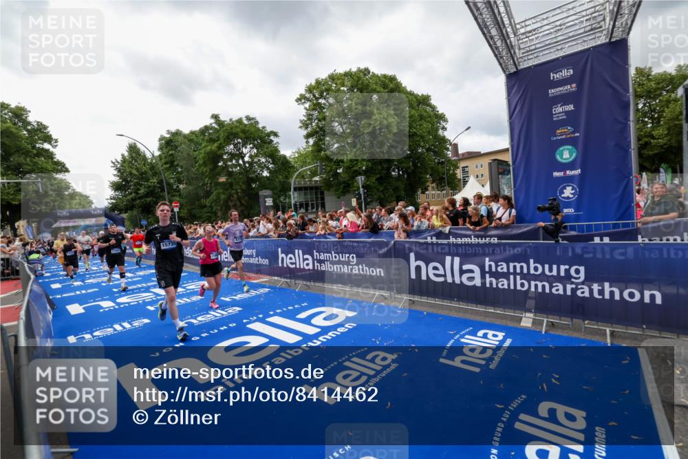 29.06.2025 - hella hamburg halbmarathon Zöllner http://msf.ph/oto/8414462 29.06.2025 10:48:25 Ziel 1537, 3747, 5129, 5362, 5528, 6081, 6923, 7367, 8216, 9262, 9770, 11467, 12549, 15735, 17745, 17982, 18790, 18923, 18963 meine-sportfotos.de