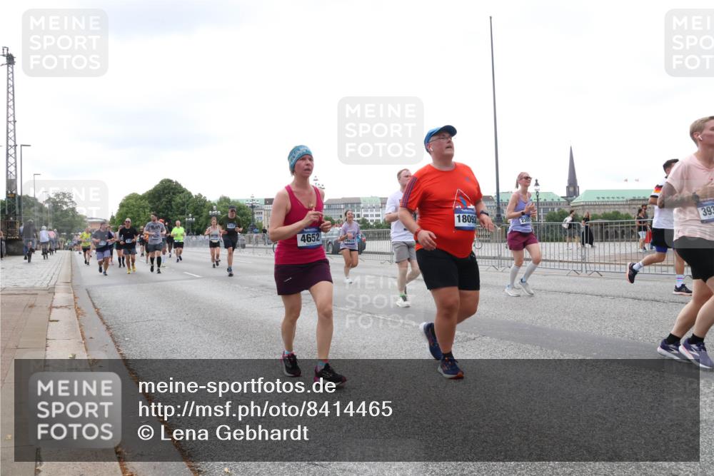 29.06.2025 - hella hamburg halbmarathon Lena Gebhardt http://msf.ph/oto/8414465 29.06.2025 10:51:25 Lombardsbrücke 18092, 4652, 1203, 1404, 1478, 1617, 1997, 2202, 2308, 2380, 2484, 2485, 2593, 2736, 2778, 2859, 3240, 3934, 3991, 4156, 4652, 4713, 4748, 4808, 4878, 4920, 5286, 5289, 5291, 5357, 5394, 5530, 5716, 5717, 6007, 6091, 6885, 6945, 6954, 6961, 7012, 7769, 7770, 7771, 7825, 7841, 7871, 7992, 8040, 8125, 8399, 8410, 8672, 9166, 9167, 9340, 9462, 9582, 9583, 9763, 10496, 11034, 11052, 11252, 11268, 11575, 11875 meine-sportfotos.de