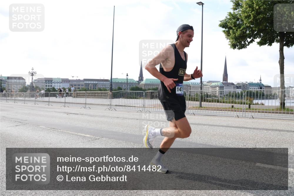 29.06.2025 - hella hamburg halbmarathon Lena Gebhardt http://msf.ph/oto/8414482 29.06.2025 09:39:58 Lombardsbrücke 1471, 35, 51, 52, 53, 2144, 2659, 3720, 6380, 6699, 9255, 11342, 11678, 13016, 14717, 14932, 14933, 15166, 16120, 16548, 17402, 18848, 19108 meine-sportfotos.de