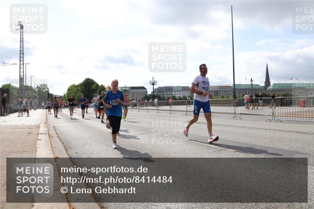 29.06.2025 - hella hamburg halbmarathon Lena Gebhardt http://msf.ph/oto/8414484 29.06.2025 10:04:57 Lombardsbrücke 8049, 1559, 1126, 1213, 1316, 1347, 1377, 1559, 2011, 2424, 2463, 2628, 2698, 2852, 3071, 3413, 3994, 4146, 4220, 4293, 4394, 4538, 4951, 5869, 6311, 6907, 6908, 7302, 7826, 8049, 8089, 8999, 9007, 9019, 10100, 10709, 10834, 11088, 11551, 11595, 12125, 12924, 13242, 13327, 13533, 13625, 13717, 14203, 15532, 16128, 16134, 16145, 16357, 16579, 16995, 17112, 17113, 17434, 17707, 17814, 17818, 18189 meine-sportfotos.de