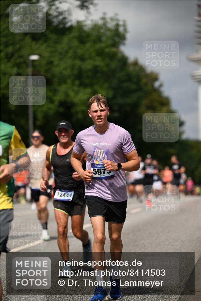 29.06.2025 - hella hamburg halbmarathon Dr. Thomas Lammeyer http://msf.ph/oto/8414503 29.06.2025 10:44:44 Kennedybrücke 1037, 1058, 1291, 1586, 1899, 2109, 2254, 2515, 2572, 2888, 3432, 3607, 3810, 4271, 4612, 5263, 5351, 5654, 5701, 5702, 5901, 5975, 6229, 6363, 6673, 6866, 6876, 6920, 7174, 8107, 8391, 8739, 8815, 8984, 9187, 9195, 9468, 9495, 9977, 10166, 10474, 10806, 10833, 11244 meine-sportfotos.de