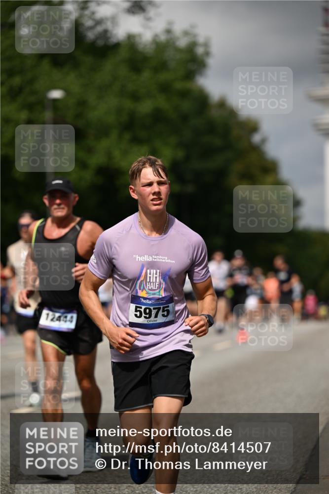 29.06.2025 - hella hamburg halbmarathon Dr. Thomas Lammeyer http://msf.ph/oto/8414507 29.06.2025 10:44:45 Kennedybrücke 1037, 1291, 1586, 1899, 2109, 2254, 2515, 2572, 3432, 3607, 3810, 4271, 4612, 5059, 5263, 5351, 5654, 5701, 5702, 5901, 5975, 6229, 6363, 6673, 6866, 6876, 6920, 7174, 8107, 8739, 8815, 8984, 9187, 9195, 9468, 9495, 9977, 10166, 10474, 10806, 10833, 11244 meine-sportfotos.de