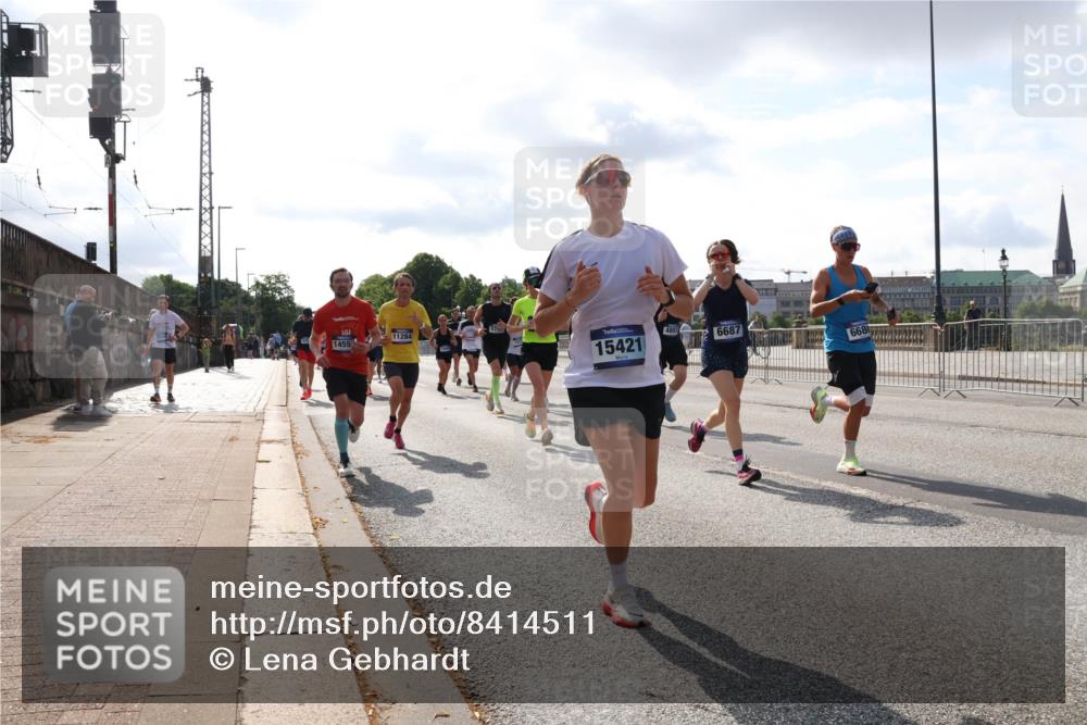 29.06.2025 - hella hamburg halbmarathon Lena Gebhardt http://msf.ph/oto/8414511 29.06.2025 09:50:45 Lombardsbrücke 11284, 1455, 157, 15421, 485, 6687, 668, 1209, 1358, 1441, 1677, 1688, 1697, 1700, 1882, 2546, 2568, 2675, 2719, 2826, 3056, 3626, 3947, 4205, 4229, 4380, 4398, 4823, 4893, 5026, 5087, 5472, 5506, 5508, 5745, 5752, 5791, 5803, 5916, 6080, 6429, 6458, 6529, 6639, 6649, 6686, 6687, 7026, 7110, 7635, 8091, 8450, 8574, 8958, 9017, 9116, 9365, 9380, 10064, 10218, 10783, 10922, 11281, 11284, 11305, 11379, 13725 meine-sportfotos.de