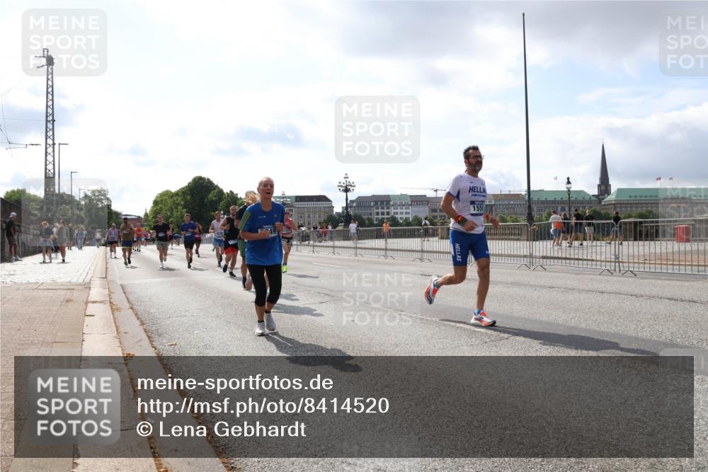 29.06.2025 - hella hamburg halbmarathon Lena Gebhardt http://msf.ph/oto/8414520 29.06.2025 10:04:57 Lombardsbrücke 1559, 1126, 1213, 1316, 1347, 1377, 1559, 2011, 2424, 2463, 2628, 2698, 2852, 3071, 3413, 3994, 4146, 4220, 4293, 4394, 4538, 4951, 5869, 6311, 6907, 6908, 7302, 7826, 8049, 8089, 8999, 9007, 9019, 10100, 10709, 10834, 11088, 11551, 11595, 12125, 12924, 13242, 13327, 13533, 13625, 13717, 14203, 15532, 16128, 16134, 16145, 16357, 16579, 16995, 17112, 17113, 17434, 17707, 17814, 17818, 18189 meine-sportfotos.de