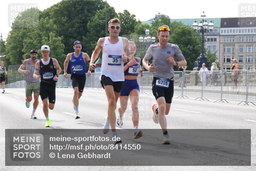 29.06.2025 - hella hamburg halbmarathon Lena Gebhardt http://msf.ph/oto/8414550 29.06.2025 09:40:04 Lombardsbrücke 15495, 10650, 35, 52, 9255, 35, 51, 52, 53, 2144, 2659, 3720, 6380, 9255, 10650, 11342, 11678, 14717, 14933, 15495, 16120, 17402, 18848, 19075, 19108 meine-sportfotos.de