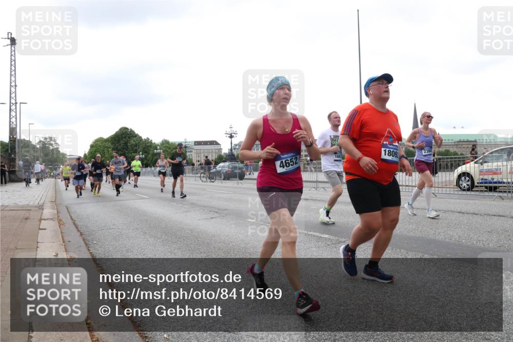 29.06.2025 - hella hamburg halbmarathon Lena Gebhardt http://msf.ph/oto/8414569 29.06.2025 10:51:25 Lombardsbrücke 4652, 1692, 18092, 2380, 1203, 1404, 1478, 1617, 1997, 2202, 2308, 2380, 2484, 2485, 2593, 2736, 2778, 2859, 3240, 3934, 3991, 4156, 4652, 4713, 4748, 4808, 4878, 4920, 5286, 5289, 5291, 5357, 5394, 5530, 5716, 5717, 6007, 6091, 6885, 6945, 6954, 6961, 7012, 7769, 7770, 7771, 7825, 7841, 7871, 7992, 8040, 8125, 8399, 8410, 8672, 9166, 9167, 9340, 9462, 9582, 9583, 9763, 10496, 11034, 11052, 11252, 11268, 11575, 11875 meine-sportfotos.de