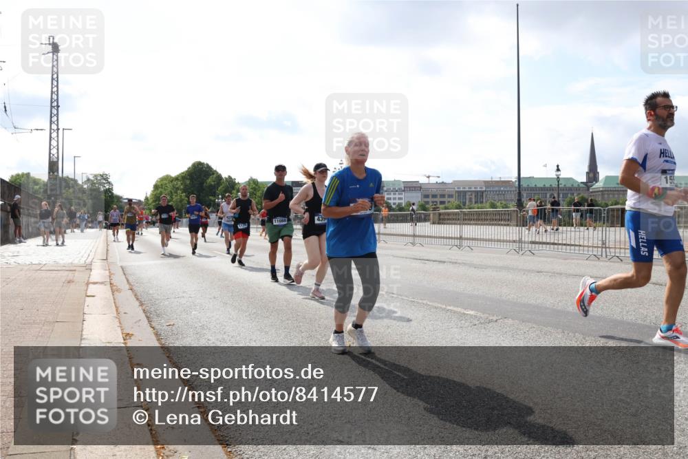 29.06.2025 - hella hamburg halbmarathon Lena Gebhardt http://msf.ph/oto/8414577 29.06.2025 10:04:57 Lombardsbrücke 1126, 1213, 1316, 1347, 1377, 1559, 2011, 2424, 2463, 2628, 2698, 2852, 3071, 3413, 3994, 4146, 4220, 4293, 4394, 4538, 4951, 5869, 6311, 6907, 6908, 7302, 7826, 8049, 8089, 8999, 9007, 9019, 10100, 10709, 10834, 11088, 11551, 11595, 12125, 12924, 13242, 13327, 13533, 13625, 13717, 14203, 15532, 16128, 16134, 16145, 16357, 16579, 16995, 17112, 17113, 17434, 17707, 17814, 17818, 18189 meine-sportfotos.de