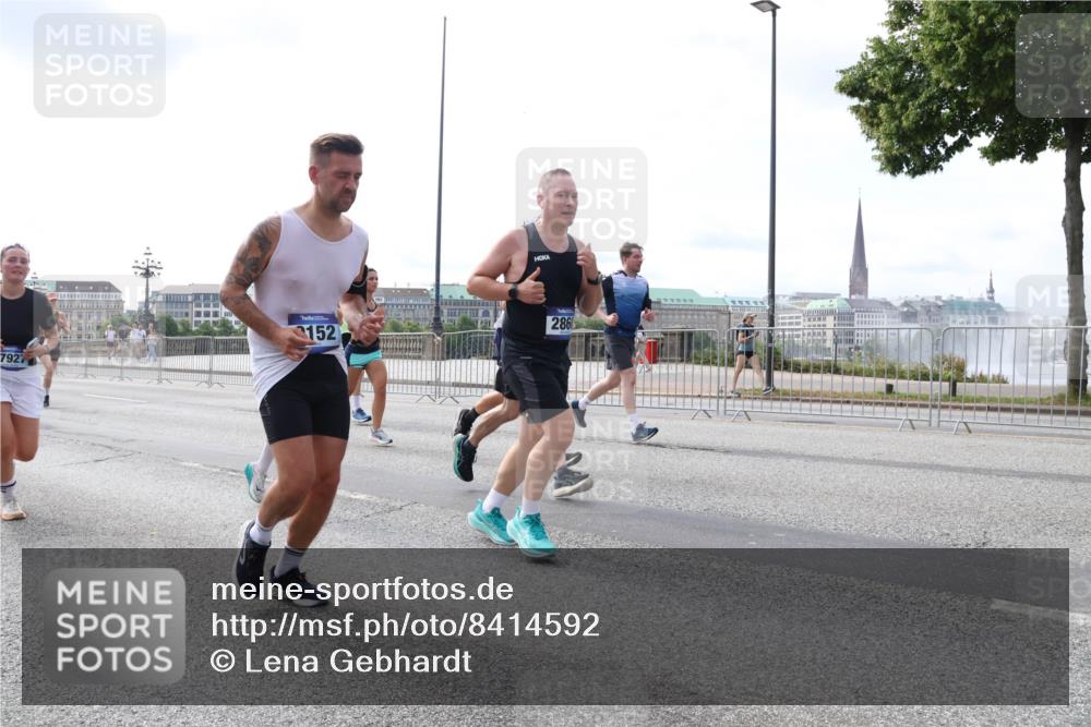 29.06.2025 - hella hamburg halbmarathon Lena Gebhardt http://msf.ph/oto/8414592 29.06.2025 10:17:27 Lombardsbrücke 7927, 152, 2860, 1015, 1083, 1137, 1204, 1274, 1298, 1331, 1348, 1356, 1458, 1477, 1553, 1749, 1795, 2225, 2259, 2305, 2548, 2860, 2908, 3210, 3292, 3464, 3466, 3622, 3802, 3803, 4194, 4218, 4852, 5002, 5023, 5390, 5929, 5930, 5995, 6126, 6128, 6254, 6336, 6352, 6520, 6522, 6786, 7011, 7257, 7258, 7291, 7345, 7376, 7410, 7413, 7445, 7566, 7647, 7844, 7945, 8144, 8210, 8253, 8263, 8309, 8351, 8433, 8558, 8895, 8983, 9152, 9259, 9848 meine-sportfotos.de