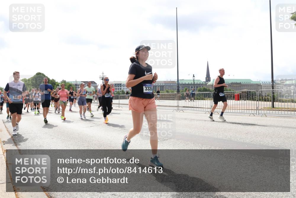 29.06.2025 - hella hamburg halbmarathon Lena Gebhardt http://msf.ph/oto/8414613 29.06.2025 10:42:09 Lombardsbrücke 1039, 8137, 10623, 94, 3326, 6199, 1039, 1150, 1360, 1624, 1648, 1712, 1752, 1929, 1957, 2069, 2145, 2523, 2974, 3276, 3326, 3459, 3460, 3568, 3605, 4329, 4353, 4541, 4735, 4736, 4787, 4885, 4891, 4892, 5419, 5432, 5671, 5810, 6136, 6137, 6153, 6320, 6430, 6436, 6618, 6828, 6837, 6846, 6917, 7260, 7357, 7477, 7557, 7666, 7955, 7968, 8014, 8300, 8301, 8443, 8459, 8525, 8526, 8712, 8897, 8908, 9008, 9223, 9370, 9467, 9588, 10027, 10532, 10623 meine-sportfotos.de