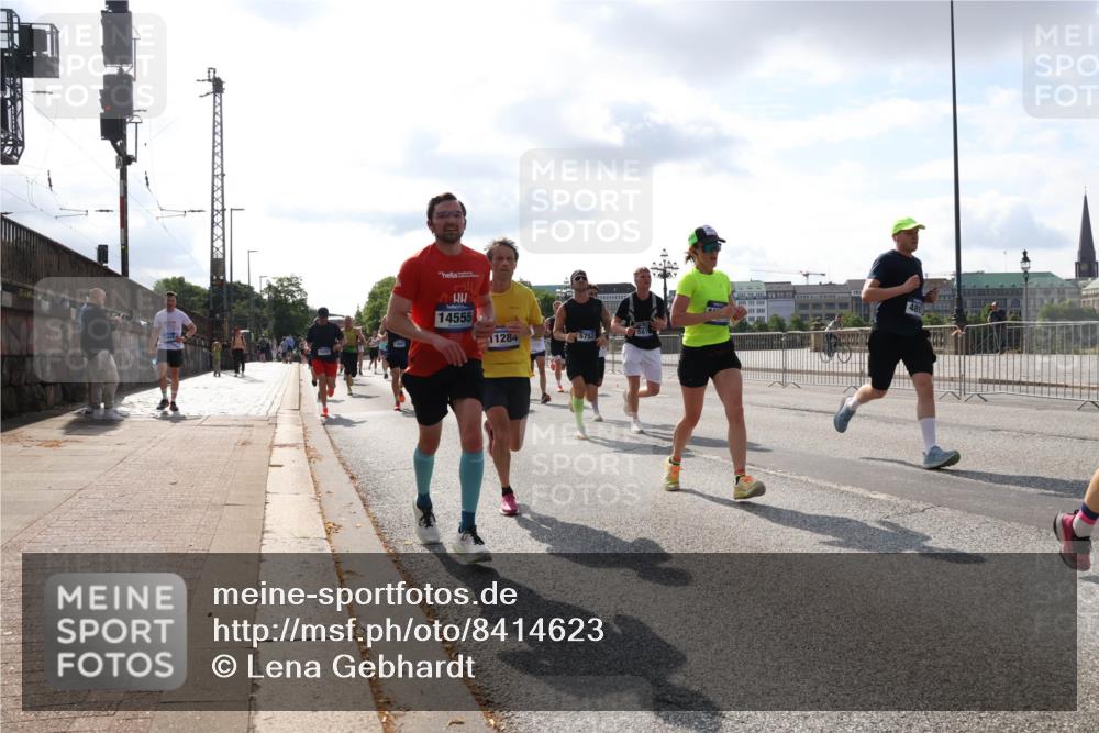 29.06.2025 - hella hamburg halbmarathon Lena Gebhardt http://msf.ph/oto/8414623 29.06.2025 09:50:46 Lombardsbrücke 14555, 11284, 575, 1209, 1358, 1441, 1677, 1688, 1697, 1700, 1882, 1962, 2546, 2568, 2675, 2719, 2826, 3056, 3626, 3947, 4205, 4229, 4380, 4398, 4823, 4893, 5026, 5087, 5472, 5506, 5508, 5745, 5752, 5791, 5803, 5916, 6080, 6429, 6458, 6529, 6639, 6649, 6686, 6687, 7026, 7110, 7116, 7635, 8091, 8450, 8574, 8958, 8966, 9017, 9116, 9365, 9380, 10064, 10218, 10783, 10922, 11281, 11284, 11305, 11379, 13725 meine-sportfotos.de