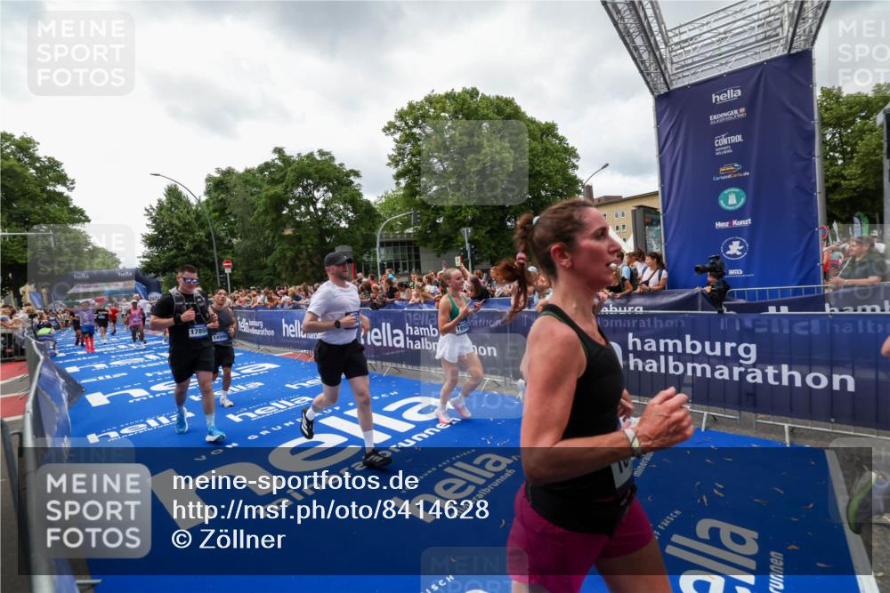 29.06.2025 - hella hamburg halbmarathon Zöllner http://msf.ph/oto/8414628 29.06.2025 10:48:33 Ziel 1163, 1176, 2213, 3747, 5362, 6081, 9262, 10000, 10860, 11451, 11579, 12149, 12549, 12690, 12840, 13962, 14033, 14990, 15808, 15917, 17395, 17855, 18251, 18790, 18815, 18923 meine-sportfotos.de