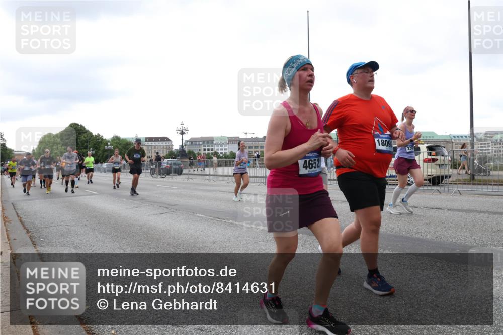 29.06.2025 - hella hamburg halbmarathon Lena Gebhardt http://msf.ph/oto/8414631 29.06.2025 10:51:26 Lombardsbrücke 5357, 4652, 1809, 1203, 1404, 1478, 1617, 1997, 2202, 2308, 2380, 2484, 2485, 2593, 2736, 2778, 3240, 3934, 3991, 4156, 4652, 4713, 4748, 4808, 4878, 4920, 5286, 5289, 5291, 5357, 5394, 5530, 5716, 5717, 6007, 6091, 6885, 6945, 6954, 6961, 7012, 7769, 7770, 7771, 7825, 7841, 7871, 7992, 8040, 8125, 8399, 8410, 8672, 9166, 9167, 9340, 9462, 9582, 9583, 9763, 10496, 10521, 11034, 11052, 11252, 11268, 11575, 11875 meine-sportfotos.de