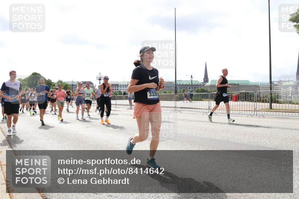 29.06.2025 - hella hamburg halbmarathon Lena Gebhardt http://msf.ph/oto/8414642 29.06.2025 10:42:09 Lombardsbrücke 1039, 10623, 3326, 946, 1039, 1150, 1360, 1624, 1648, 1712, 1752, 1929, 1957, 2069, 2145, 2523, 2974, 3276, 3326, 3459, 3460, 3568, 3605, 4329, 4353, 4541, 4735, 4736, 4787, 4885, 4891, 4892, 5419, 5432, 5671, 5810, 6136, 6137, 6153, 6320, 6430, 6436, 6618, 6828, 6837, 6846, 6917, 7260, 7357, 7477, 7557, 7666, 7955, 7968, 8014, 8300, 8301, 8443, 8459, 8525, 8526, 8712, 8897, 8908, 9008, 9223, 9370, 9467, 9588, 10027, 10532, 10623 meine-sportfotos.de