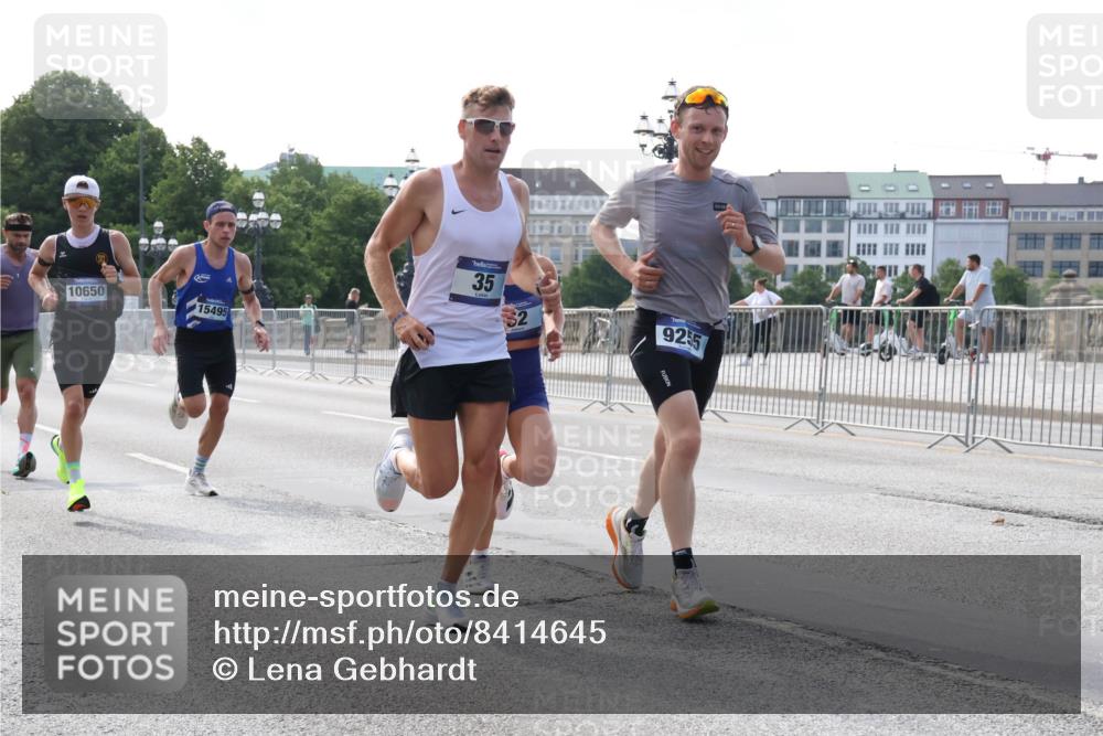 29.06.2025 - hella hamburg halbmarathon Lena Gebhardt http://msf.ph/oto/8414645 29.06.2025 09:40:05 Lombardsbrücke 10650, 15495, 35, 9255, 35, 51, 52, 53, 2144, 2659, 3720, 6380, 9255, 10650, 11342, 11678, 14717, 14933, 15495, 16120, 17402, 18848, 19075, 19108 meine-sportfotos.de