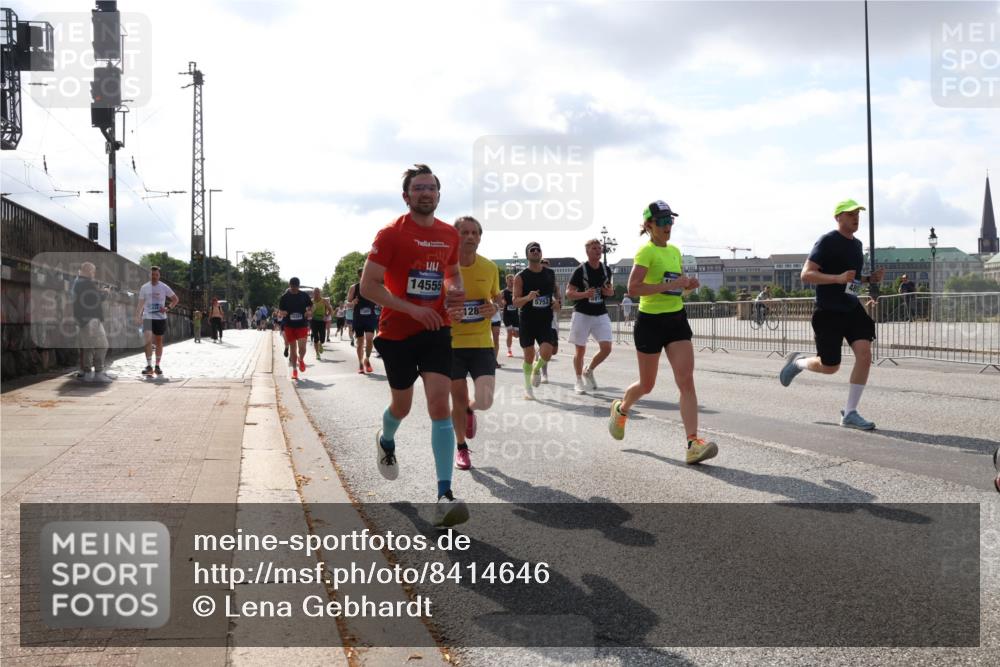 29.06.2025 - hella hamburg halbmarathon Lena Gebhardt http://msf.ph/oto/8414646 29.06.2025 09:50:46 Lombardsbrücke 1389, 14555, 128, 5752, 1209, 1358, 1441, 1677, 1688, 1697, 1700, 1882, 1962, 2546, 2568, 2675, 2719, 2826, 3056, 3626, 3947, 4205, 4229, 4380, 4398, 4823, 4893, 5026, 5087, 5472, 5506, 5508, 5745, 5752, 5791, 5803, 5916, 6080, 6429, 6458, 6529, 6639, 6649, 6686, 6687, 7026, 7110, 7116, 7635, 8091, 8450, 8574, 8958, 8966, 9017, 9116, 9365, 9380, 10064, 10218, 10783, 10922, 11281, 11284, 11305, 11379, 13725 meine-sportfotos.de