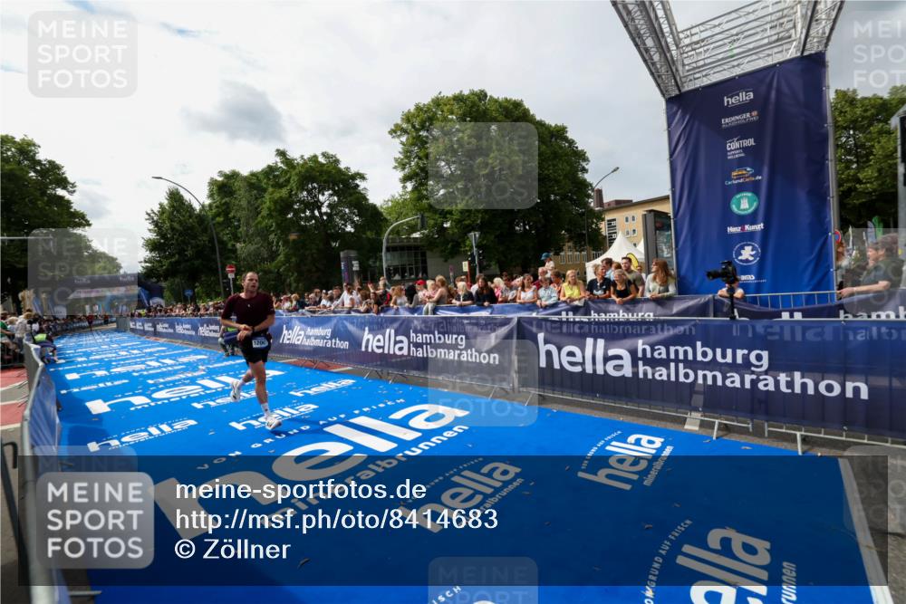 29.06.2025 - hella hamburg halbmarathon Zöllner http://msf.ph/oto/8414683 29.06.2025 10:25:28 Ziel 12067 meine-sportfotos.de