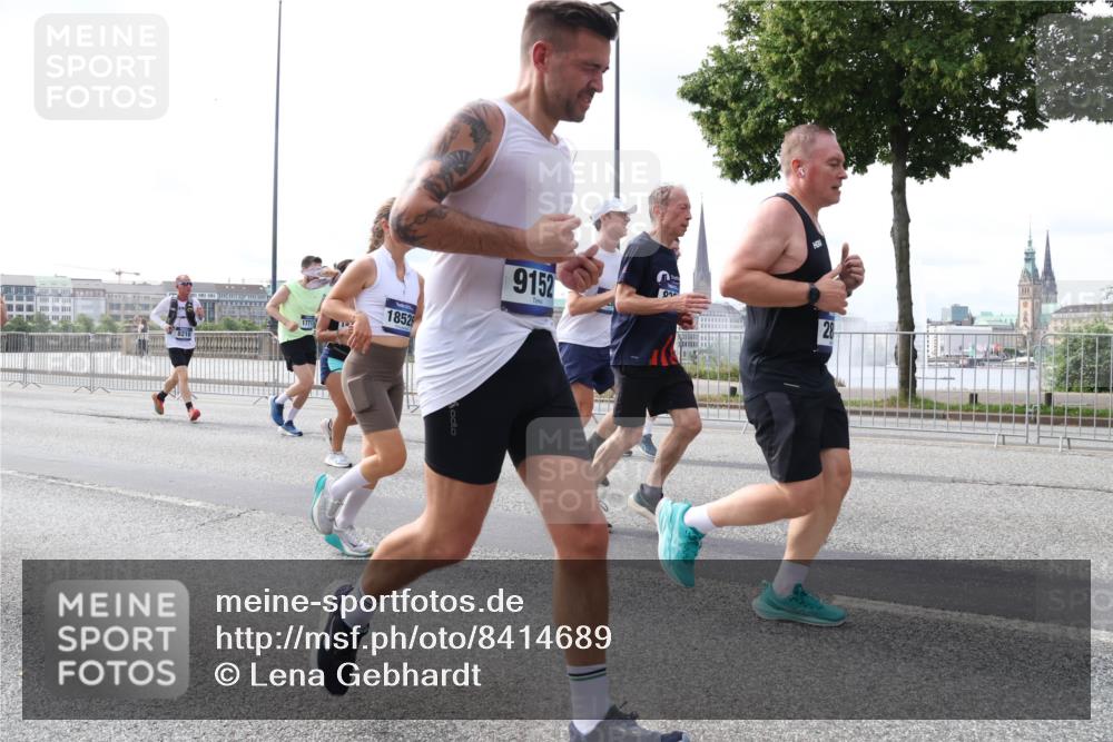 29.06.2025 - hella hamburg halbmarathon Lena Gebhardt http://msf.ph/oto/8414689 29.06.2025 10:17:27 Lombardsbrücke 8210, 1771, 1852, 9152, 1015, 1083, 1137, 1204, 1274, 1298, 1331, 1348, 1356, 1458, 1477, 1553, 1749, 1795, 2225, 2259, 2305, 2548, 2860, 2908, 3210, 3292, 3464, 3466, 3622, 3802, 3803, 4194, 4218, 4852, 5002, 5023, 5390, 5929, 5930, 5995, 6126, 6128, 6254, 6336, 6352, 6520, 6522, 6786, 7011, 7257, 7258, 7291, 7345, 7376, 7410, 7413, 7445, 7566, 7647, 7844, 7945, 8144, 8210, 8253, 8263, 8309, 8351, 8433, 8558, 8895, 8983, 9152, 9259, 9848 meine-sportfotos.de