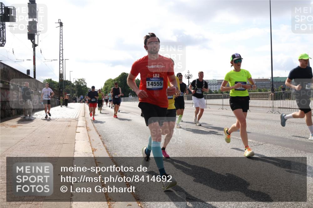 29.06.2025 - hella hamburg halbmarathon Lena Gebhardt http://msf.ph/oto/8414692 29.06.2025 09:50:46 Lombardsbrücke 30, 44, 14555, 11111, 489, 591, 1209, 1358, 1441, 1677, 1688, 1697, 1700, 1882, 1962, 2546, 2568, 2675, 2719, 2826, 3056, 3626, 3947, 4205, 4229, 4380, 4398, 4823, 4893, 5026, 5087, 5472, 5506, 5508, 5745, 5752, 5791, 5803, 5916, 6080, 6429, 6458, 6529, 6639, 6649, 6686, 6687, 7026, 7110, 7116, 7635, 8091, 8450, 8574, 8958, 8966, 9017, 9116, 9365, 9380, 10064, 10218, 10783, 10922, 11281, 11284, 11305, 11379, 13725 meine-sportfotos.de