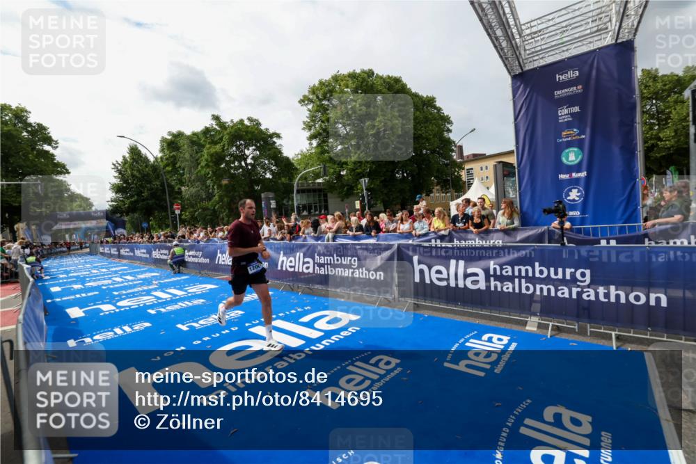 29.06.2025 - hella hamburg halbmarathon Zöllner http://msf.ph/oto/8414695 29.06.2025 10:25:28 Ziel 12067 meine-sportfotos.de