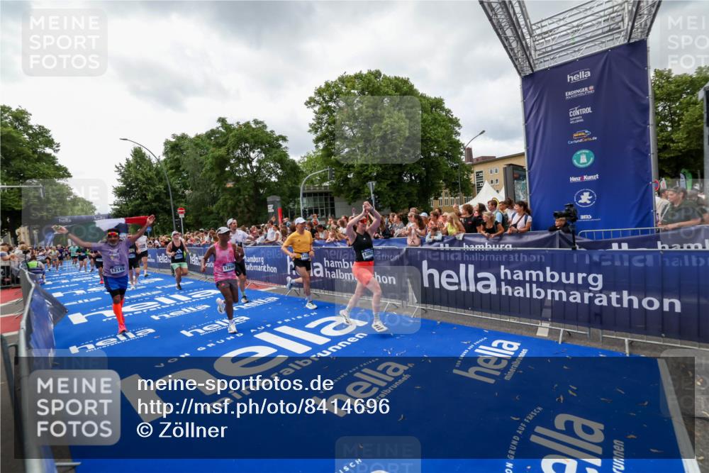 29.06.2025 - hella hamburg halbmarathon Zöllner http://msf.ph/oto/8414696 29.06.2025 10:48:36 Ziel 1163, 1176, 2213, 5421, 10000, 10860, 11451, 11579, 12149, 12690, 13962, 14033, 14990, 15573, 15808, 15917, 17395, 18251, 18815 meine-sportfotos.de