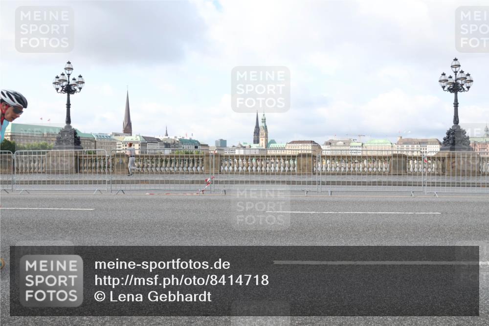 29.06.2025 - hella hamburg halbmarathon Lena Gebhardt http://msf.ph/oto/8414718 29.06.2025 08:55:59 Lombardsbrücke  meine-sportfotos.de