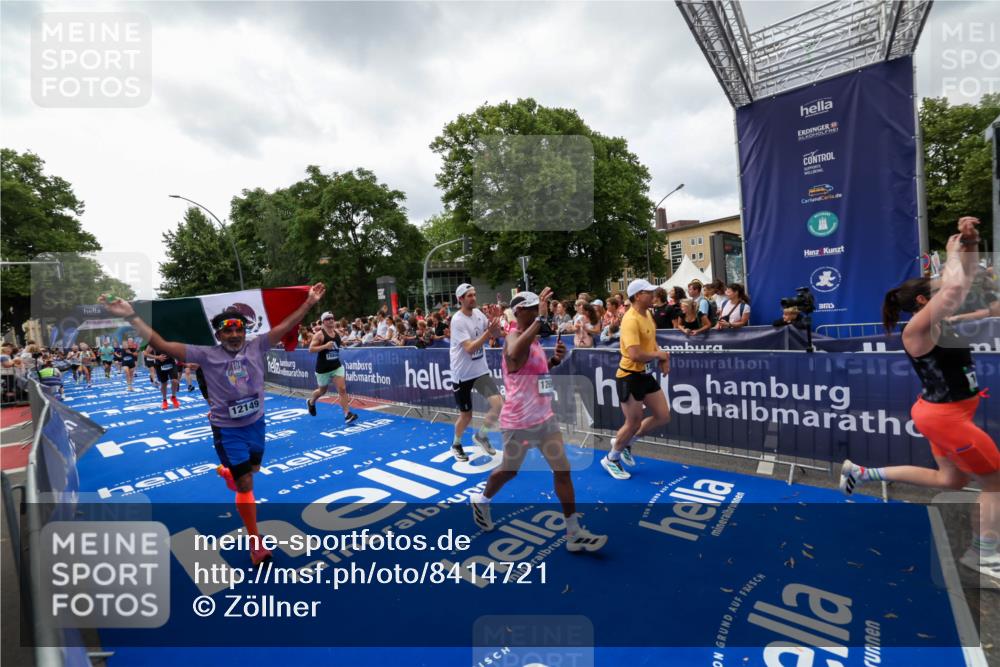 29.06.2025 - hella hamburg halbmarathon Zöllner http://msf.ph/oto/8414721 29.06.2025 10:48:37 Ziel 1163, 1176, 2213, 4553, 5421, 9538, 10000, 10859, 10860, 11579, 12149, 12690, 13962, 14033, 15573, 15808, 15917, 17395, 18251, 18815 meine-sportfotos.de