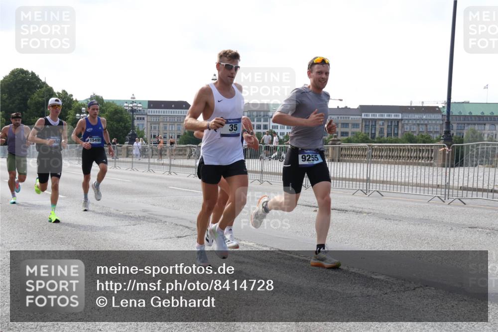 29.06.2025 - hella hamburg halbmarathon Lena Gebhardt http://msf.ph/oto/8414728 29.06.2025 09:40:06 Lombardsbrücke 15495, 35, 9255, 35, 51, 52, 53, 2144, 2659, 3720, 6380, 9255, 10650, 11342, 11678, 14717, 14933, 15495, 16120, 17402, 19075, 19108 meine-sportfotos.de