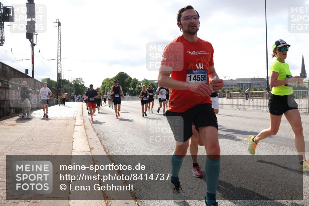 29.06.2025 - hella hamburg halbmarathon Lena Gebhardt http://msf.ph/oto/8414737 29.06.2025 09:50:46 Lombardsbrücke 5420, 13897, 30, 14555, 1209, 1358, 1441, 1677, 1688, 1697, 1700, 1882, 1962, 2546, 2568, 2675, 2719, 2826, 3056, 3626, 3947, 4205, 4229, 4380, 4398, 4823, 4893, 5026, 5087, 5472, 5506, 5508, 5745, 5752, 5791, 5803, 5916, 6080, 6429, 6458, 6529, 6639, 6649, 6686, 6687, 7026, 7110, 7116, 7635, 8091, 8450, 8574, 8958, 8966, 9017, 9116, 9365, 9380, 10064, 10218, 10783, 10922, 11281, 11284, 11305, 11379, 13725 meine-sportfotos.de