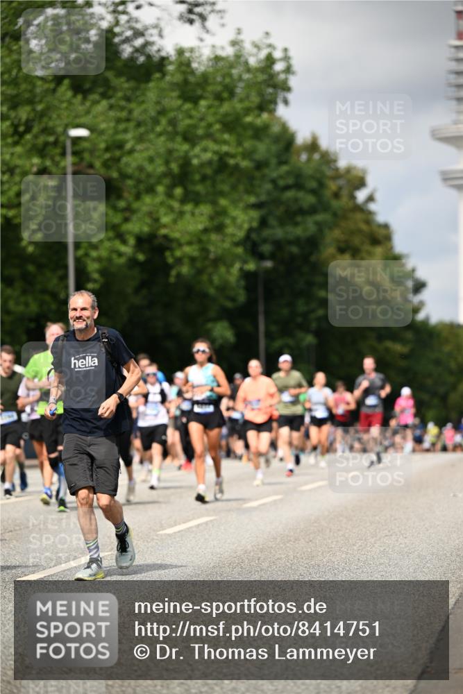 29.06.2025 - hella hamburg halbmarathon Dr. Thomas Lammeyer http://msf.ph/oto/8414751 29.06.2025 10:44:55 Kennedybrücke 1018, 1037, 1899, 2042, 2109, 2254, 2299, 2515, 2572, 3293, 3306, 3432, 3607, 3810, 4271, 4612, 5059, 5351, 5702, 5753, 5975, 6076, 6098, 6163, 6229, 6363, 6806, 6920, 7108, 7956, 8378, 8739, 8815, 8984, 9187, 9195, 9237, 9468, 9946, 9977, 10166, 10474, 10920, 10940, 11053 meine-sportfotos.de