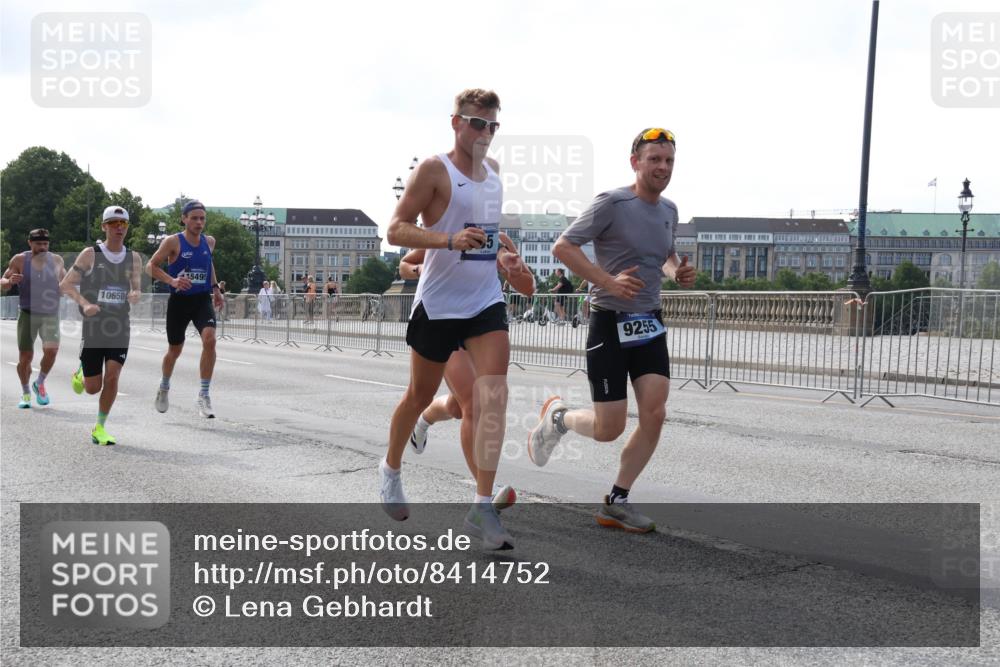 29.06.2025 - hella hamburg halbmarathon Lena Gebhardt http://msf.ph/oto/8414752 29.06.2025 09:40:06 Lombardsbrücke 10650, 5495, 9255, 35, 51, 52, 53, 2144, 2659, 3720, 6380, 9255, 10650, 11342, 11678, 14717, 14933, 15495, 16120, 17402, 19075, 19108 meine-sportfotos.de