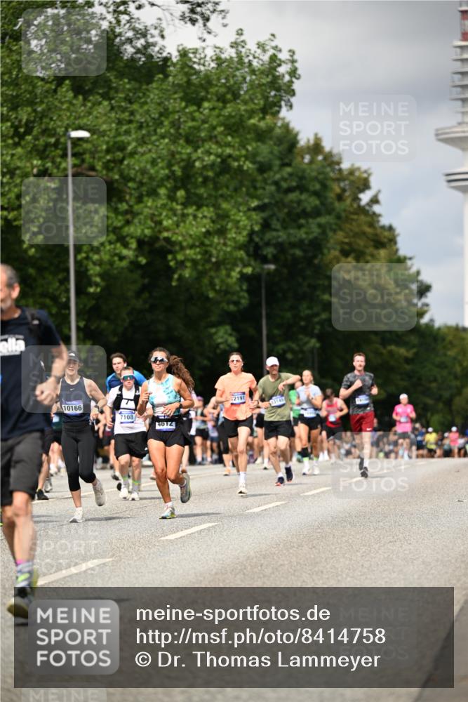 29.06.2025 - hella hamburg halbmarathon Dr. Thomas Lammeyer http://msf.ph/oto/8414758 29.06.2025 10:44:56 Kennedybrücke 1018, 1037, 2042, 2109, 2254, 2299, 2515, 3293, 3306, 3432, 3607, 3810, 4271, 4612, 5059, 5351, 5702, 5753, 5975, 6076, 6098, 6163, 6229, 6363, 6806, 6920, 7108, 7956, 8378, 8739, 8815, 8984, 9187, 9195, 9237, 9468, 9946, 9977, 10166, 10474, 10920, 10940, 11053 meine-sportfotos.de