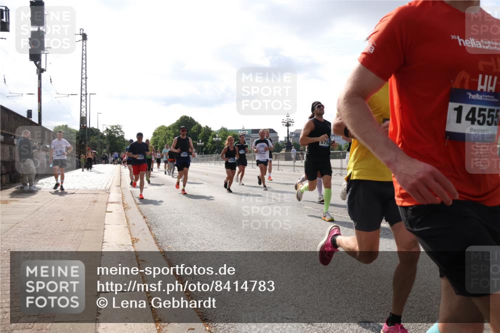 29.06.2025 - hella hamburg halbmarathon Lena Gebhardt http://msf.ph/oto/8414783 29.06.2025 09:50:47 Lombardsbrücke 13647, 7110, 30, 5752, 14555, 1209, 1358, 1441, 1677, 1688, 1697, 1700, 1882, 1962, 2546, 2568, 2675, 2719, 2826, 3056, 3626, 3947, 4205, 4229, 4380, 4398, 4893, 5026, 5087, 5472, 5506, 5508, 5745, 5752, 5791, 5803, 5916, 6080, 6429, 6458, 6529, 6639, 6649, 6686, 6687, 7026, 7110, 7116, 7284, 7635, 8091, 8450, 8574, 8958, 8966, 9017, 9116, 9365, 9380, 10064, 10218, 10469, 10783, 10922, 11281, 11284, 11305, 11379 meine-sportfotos.de