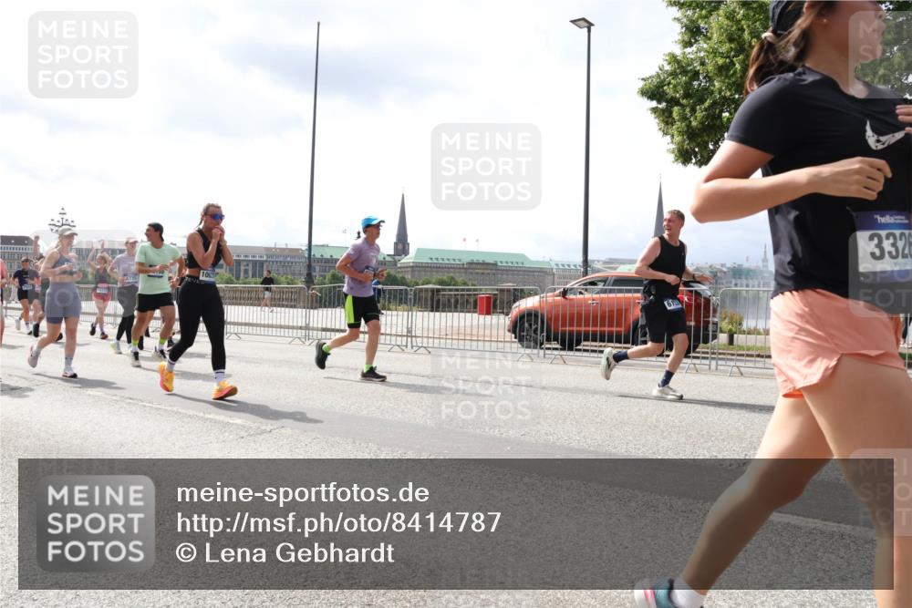 29.06.2025 - hella hamburg halbmarathon Lena Gebhardt http://msf.ph/oto/8414787 29.06.2025 10:42:10 Lombardsbrücke 4735, 1063, 3326, 1039, 1150, 1360, 1624, 1648, 1712, 1752, 1929, 1957, 2069, 2145, 2523, 2974, 3276, 3326, 3459, 3460, 3568, 3605, 4329, 4353, 4541, 4735, 4736, 4787, 4885, 4891, 4892, 5419, 5432, 5671, 5810, 6136, 6137, 6153, 6320, 6430, 6436, 6618, 6828, 6837, 6846, 6917, 7260, 7357, 7477, 7557, 7666, 7955, 8014, 8300, 8301, 8443, 8459, 8525, 8526, 8712, 8897, 8908, 9008, 9223, 9370, 9467, 9588, 9980, 10027, 10532, 10623 meine-sportfotos.de