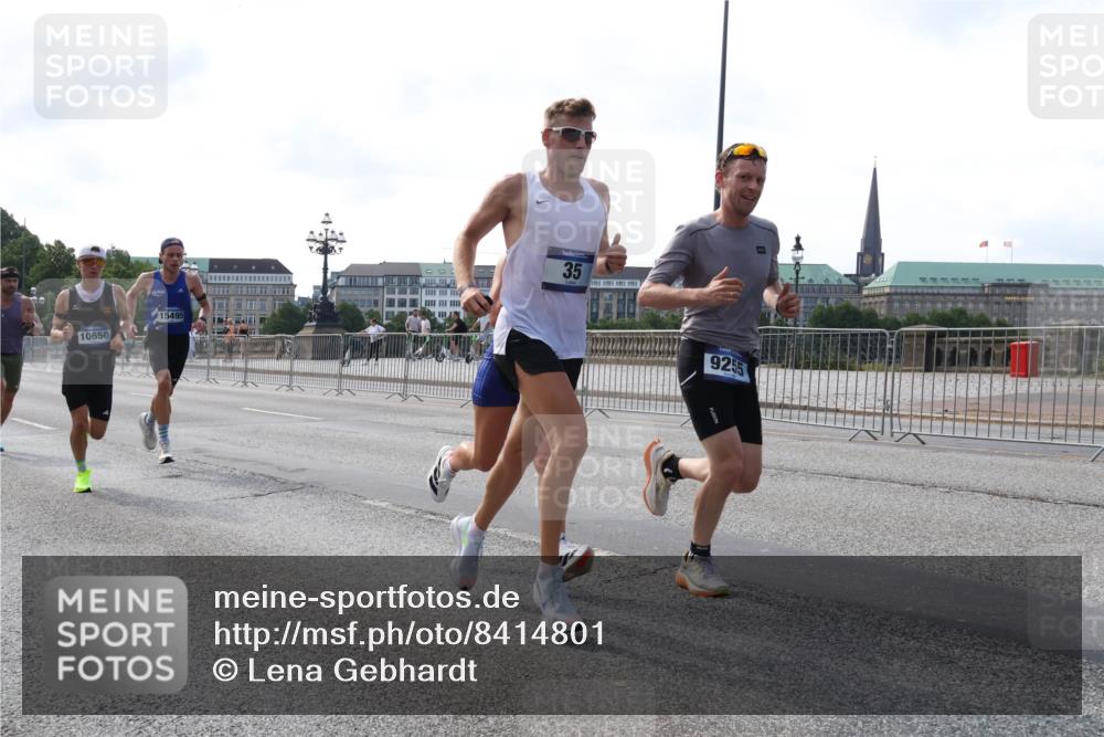 29.06.2025 - hella hamburg halbmarathon Lena Gebhardt http://msf.ph/oto/8414801 29.06.2025 09:40:06 Lombardsbrücke 15495, 10650, 35, 9255, 35, 51, 52, 53, 2144, 2659, 3720, 6380, 9255, 10650, 11342, 11678, 14717, 14933, 15495, 16120, 17402, 19075, 19108 meine-sportfotos.de