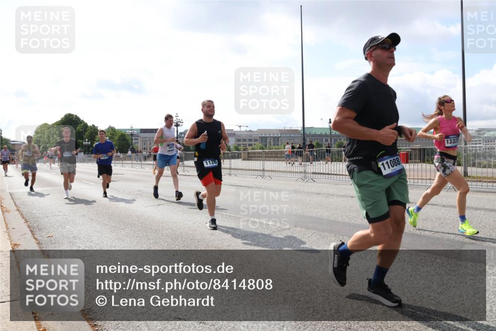 29.06.2025 - hella hamburg halbmarathon Lena Gebhardt http://msf.ph/oto/8414808 29.06.2025 10:05:00 Lombardsbrücke 11595, 3413, 17112, 1126, 11088, 13327, 1126, 1316, 1347, 1559, 2011, 2424, 2463, 2628, 2698, 3071, 3413, 3994, 4146, 4220, 4293, 4394, 4538, 4951, 5869, 6059, 6311, 6907, 6908, 7302, 7826, 8049, 8089, 8999, 9007, 9019, 10100, 10709, 10834, 11088, 11551, 11595, 12125, 12924, 13242, 13327, 13533, 13717, 14203, 15532, 16128, 16134, 16145, 16357, 16478, 16579, 16995, 17112, 17434, 17707, 17814, 17818, 18189, 19034 meine-sportfotos.de