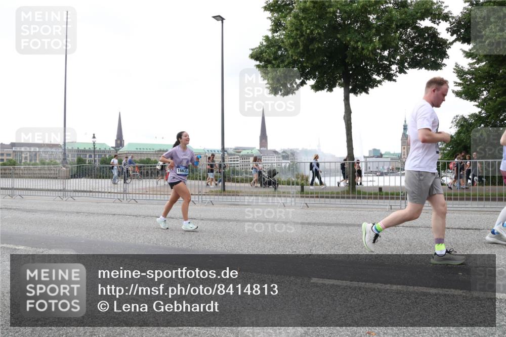 29.06.2025 - hella hamburg halbmarathon Lena Gebhardt http://msf.ph/oto/8414813 29.06.2025 10:51:27 Lombardsbrücke 16633, 1203, 1404, 1478, 1617, 1997, 2202, 2308, 2380, 2484, 2485, 2593, 2736, 2778, 3240, 3934, 3991, 4156, 4652, 4713, 4748, 4808, 4878, 4920, 5286, 5289, 5291, 5357, 5394, 5530, 5716, 5717, 6007, 6091, 6885, 6945, 6947, 6954, 6961, 7012, 7769, 7770, 7771, 7825, 7841, 7871, 7992, 8040, 8125, 8399, 8410, 8672, 9166, 9167, 9340, 9462, 9582, 9583, 9763, 10496, 10521, 11034, 11052, 11252, 11268, 11575, 11875 meine-sportfotos.de