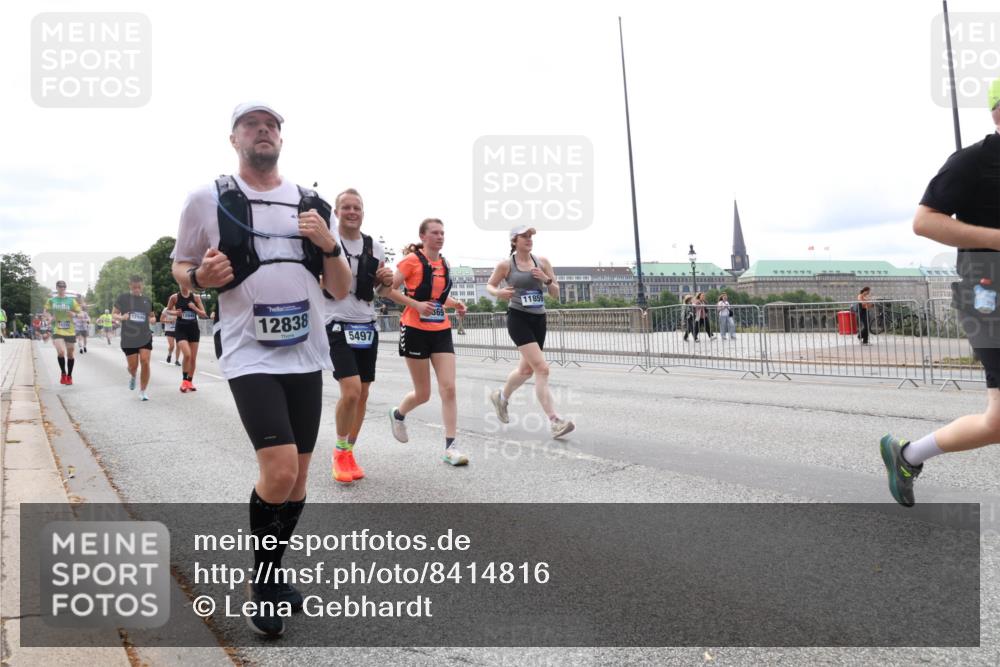 29.06.2025 - hella hamburg halbmarathon Lena Gebhardt http://msf.ph/oto/8414816 29.06.2025 10:26:06 Lombardsbrücke 19144, 12946, 12838, 369, 5497, 11859, 1305, 1479, 1481, 3343, 3617, 3765, 4267, 4268, 4315, 4378, 4797, 5497, 6159, 6663, 8276, 8306, 8674, 8881, 8942, 10104, 10219, 11107, 11139, 11596, 11699, 11828, 11859, 12074, 12505, 12826, 12827, 12838, 12945, 12946, 13653, 14063, 14179, 14223, 14356, 14726, 14936, 16289, 16354, 16381, 16927, 17369, 17712, 19144 meine-sportfotos.de