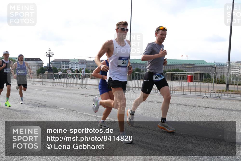 29.06.2025 - hella hamburg halbmarathon Lena Gebhardt http://msf.ph/oto/8414820 29.06.2025 09:40:06 Lombardsbrücke 10650, 15495, 35, 9255, 35, 51, 52, 53, 2144, 2659, 3720, 6380, 9255, 10650, 11342, 11678, 14717, 14933, 15495, 16120, 17402, 19075, 19108 meine-sportfotos.de